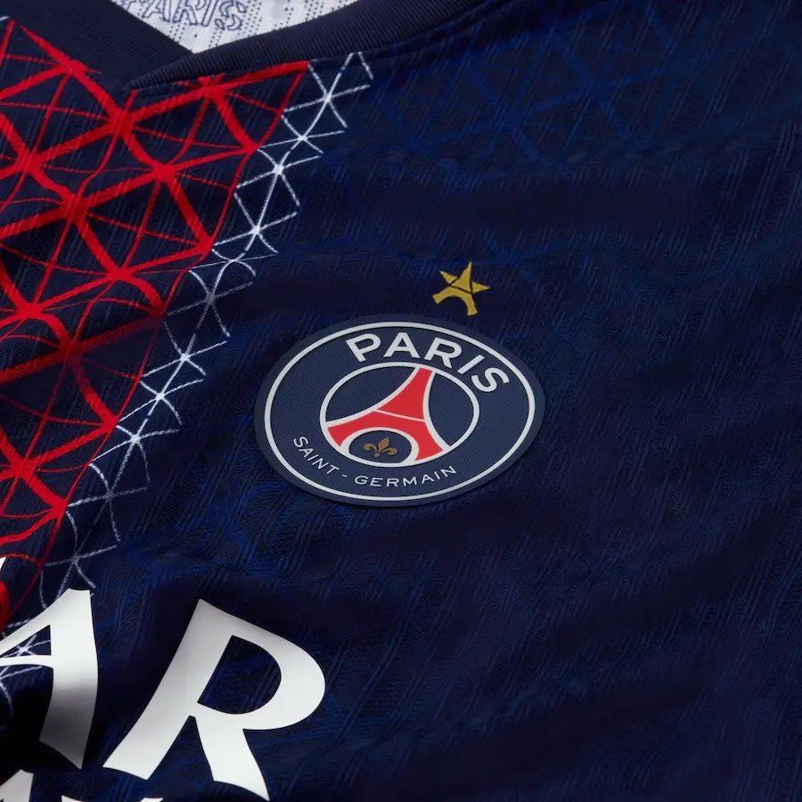 MegaPSG_'s tweet photo. 🚨Le PSG arborera le maillot avec l’étoile SEULEMENT en LDC la saison prochaine. 

(@lasource75006) https://t.co/eCKIdXU9lf