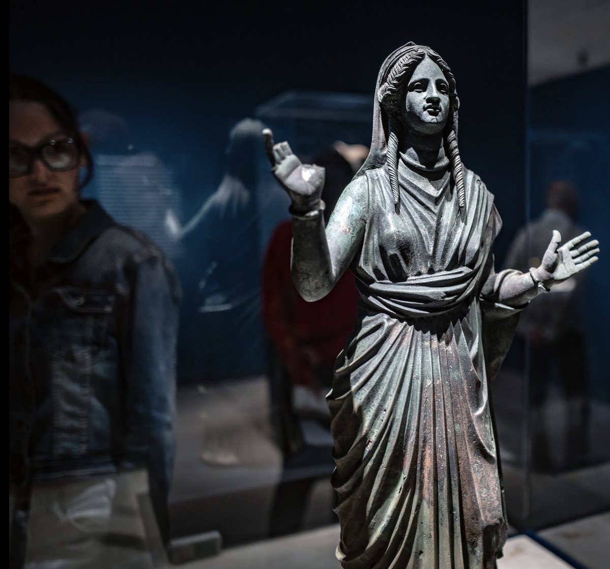 RitterJurgen's tweet photo. Etrusker Bronzen #JamesSimonGalerie
#Museumsinsel 

© JR/@imago_images https://t.co/OYPk6XatVO