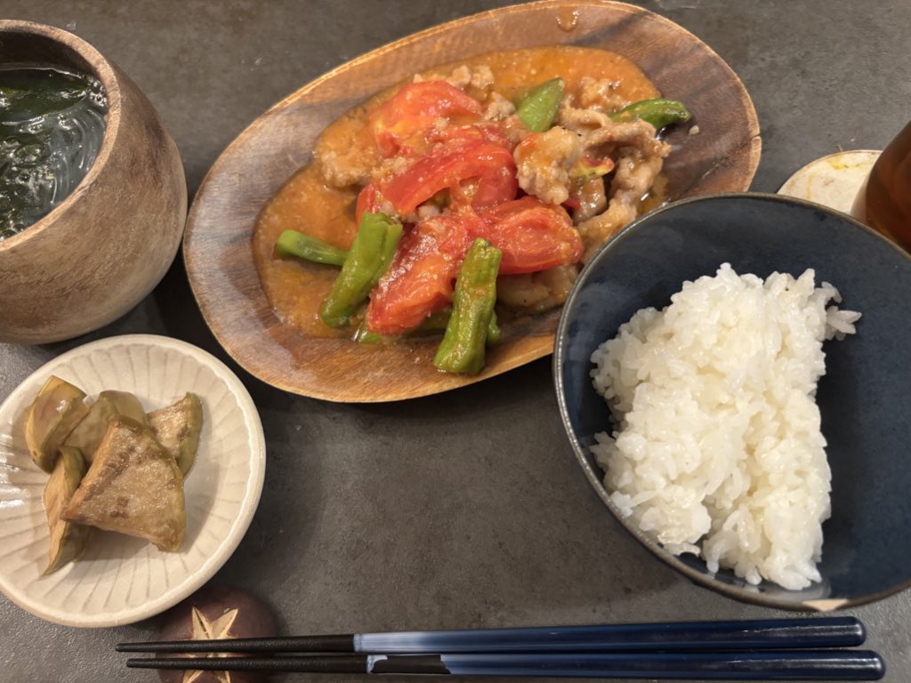 帰ったらミィラさんが「夏野菜の豚肉味噌炒めと、わかめスープと、ナスのお漬物」

を作ってくれました。

#今日のミィラさん