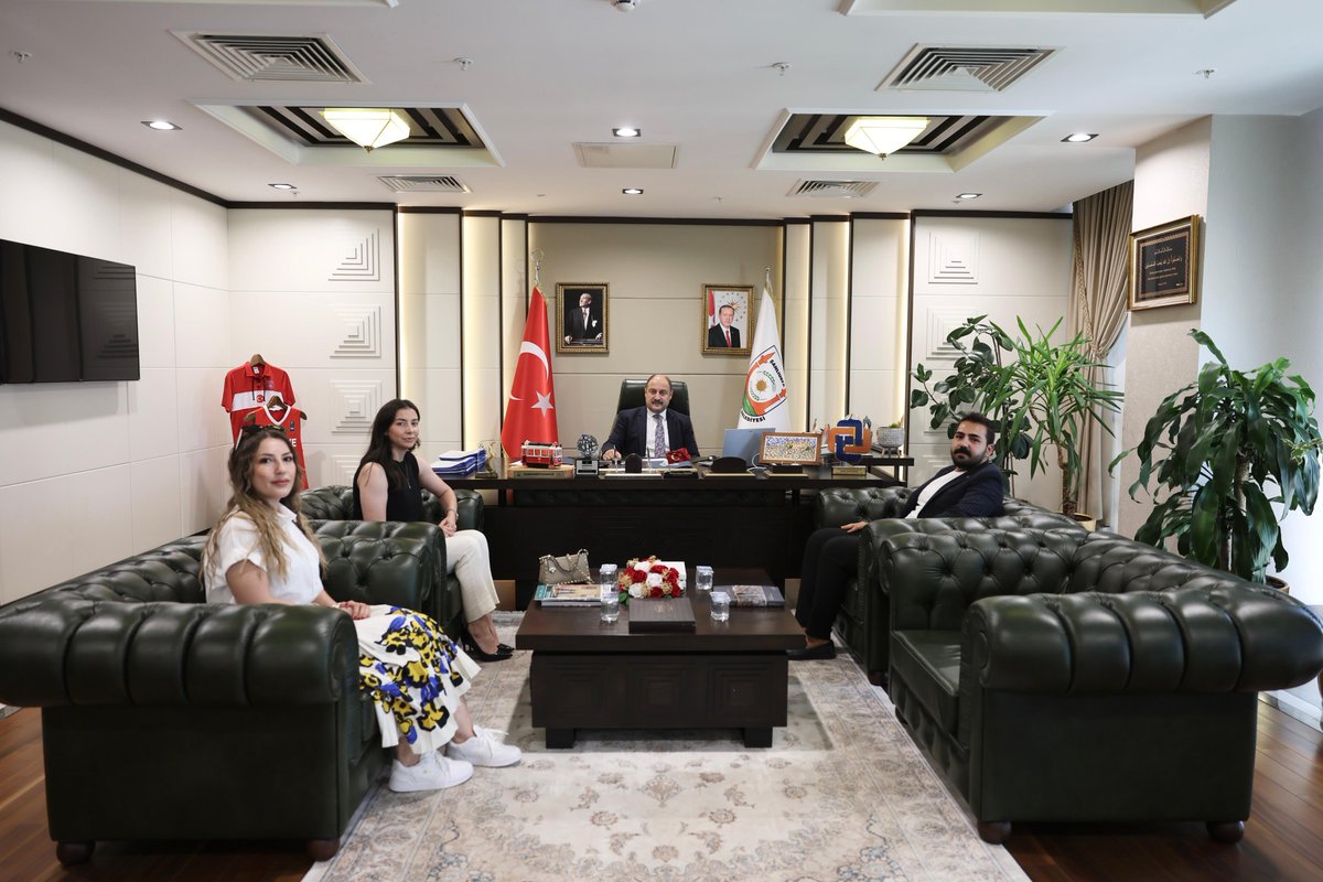 TOBB Şanlıurfa Genç Girişimciler İcra Kurulu Başkanı Mehmet Suphi Karakuş ve beraberindeki heyet, Şanlıurfa Büyükşehir Belediye Başkanımız Mehmet Kasım Gülpınar'ı ziyaret etti.

Nazik ziyaretlerinden dolayı kendilerine teşekkür ederiz.