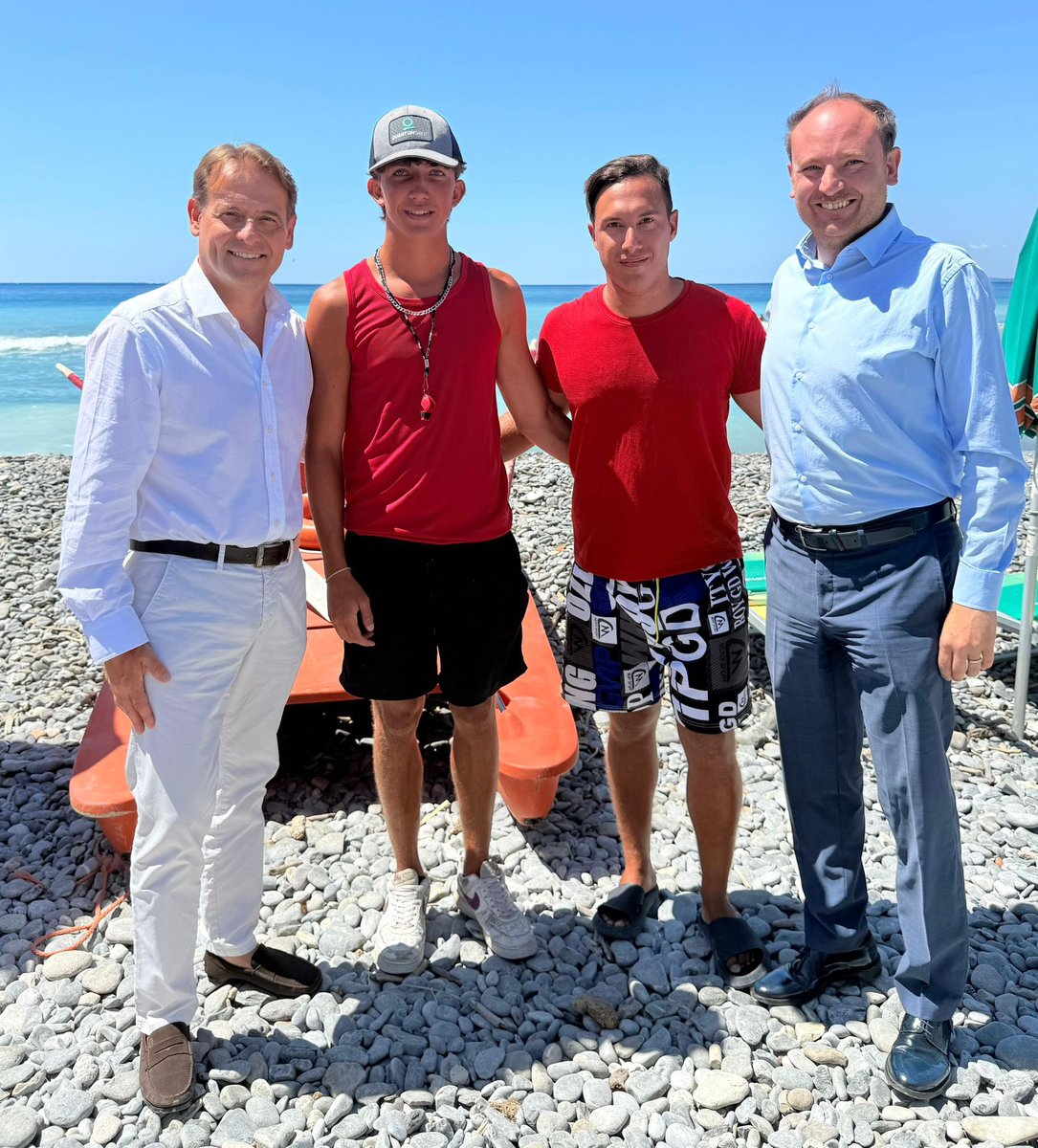Jacopo Lanteri e Davide Barca, due ragazzi, due bagnini. Il loro coraggio ha permesso di salvare la vita ad una famiglia di turisti francesi. Grazie a tutte queste meravigliose persone che, con serietà e professionalità, vigilano per la nostra sicurezza!