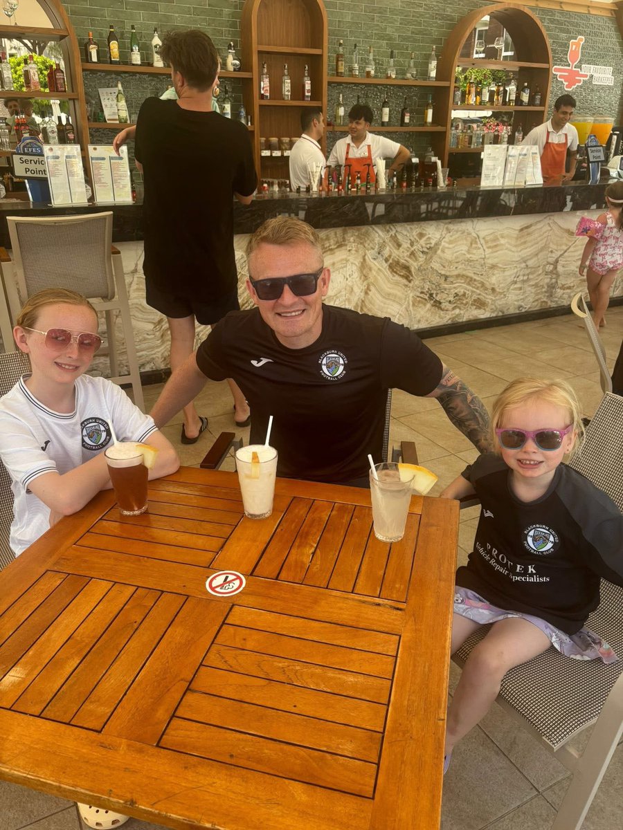BlackburnUtdCSC's tweet image. Photo 3 in our comp comes from Holly &amp;amp; wee Millie from our Girls 2015 team currently living their best lives in Turkey – mocktails in hand and Blackburn United tops on. Repping the badge abroad like true legends!

We’re living through your holidays – don’t stop now! Send us more!…
