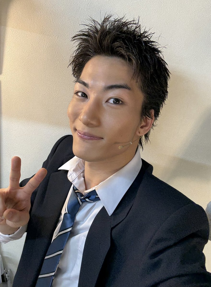 s_msmc0414's tweet image. ミュージカル『ジェイミー』👠✨
皆様のおかげで最高な初日を迎えることが出来ました!🙌
楽しかっったー!
明日からも楽しくみんなでファビュラスに届けます!
ご来場誠にありがとうございました!
#ジェイミーミュージカル