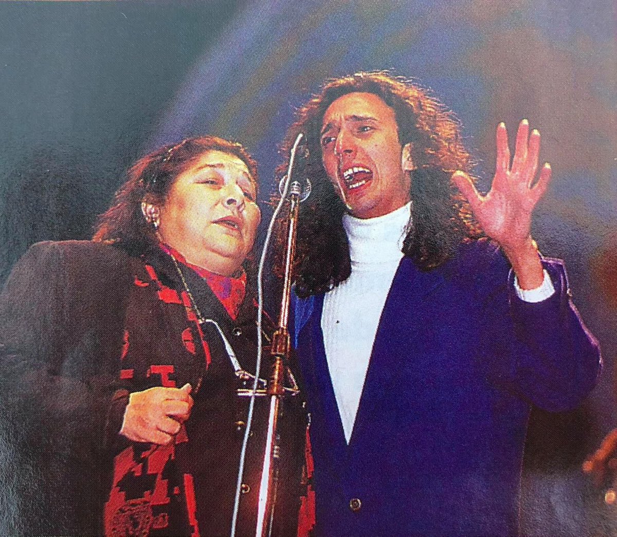 FitoPaezMusica's tweet image. Otro año mas que extraño llamarla a Mercedes por su cumple. Cuanto te necesitamos, cuanta falta haces voz del amor del mundo!. Te amo y te extraño tanto!