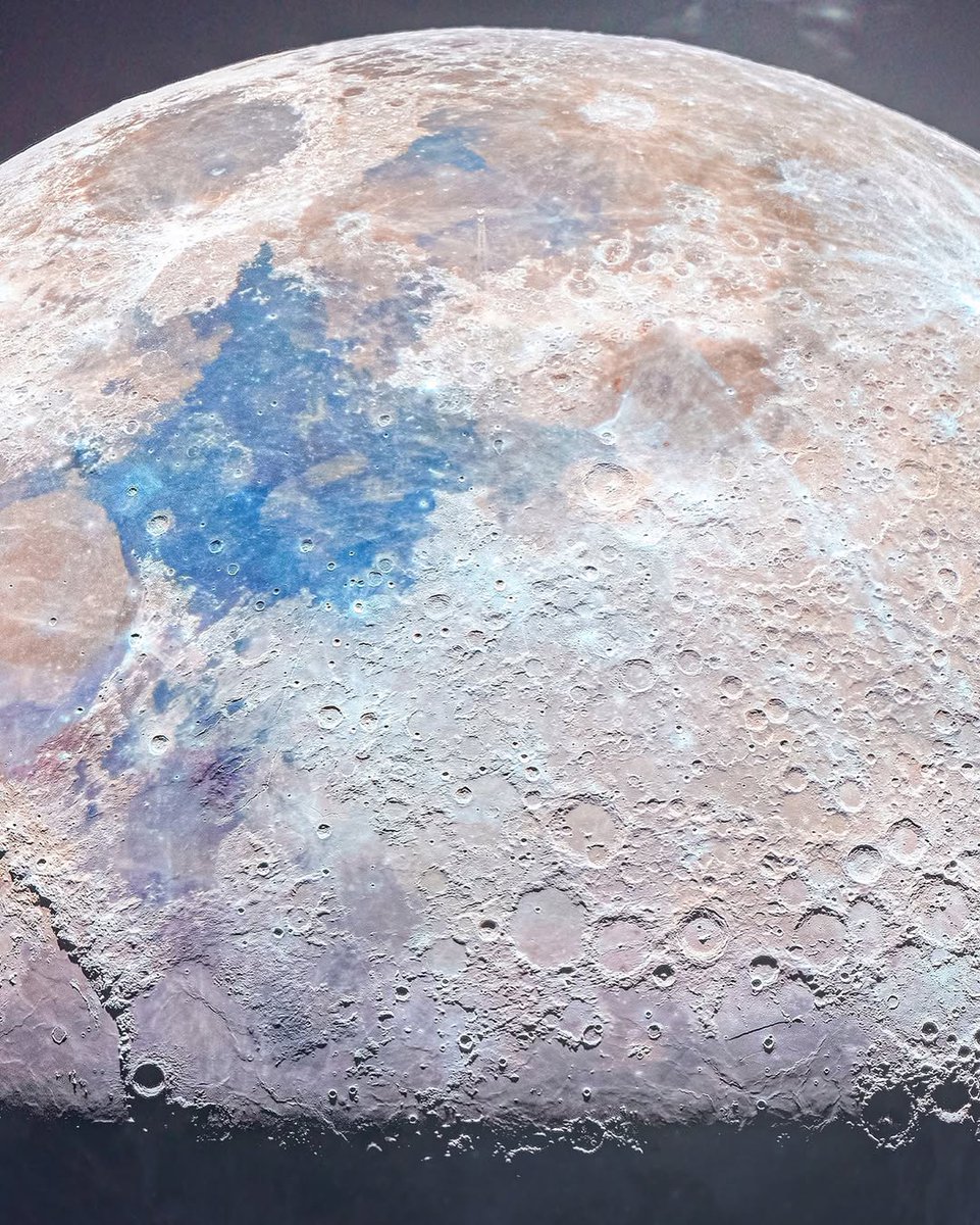 Esse é um dos registros mais nítidos da Lua, feito pelo astrofotógrafo Darya Kawa, que dedicou oito dias seguidos a essa foto. 🌕🤯
