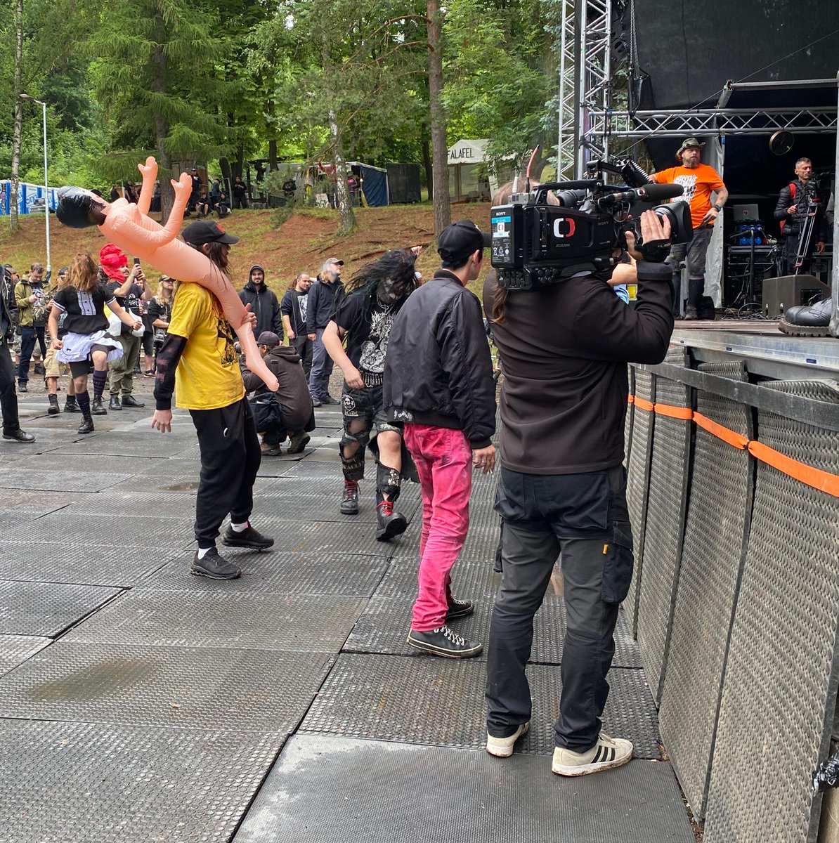 Začíná Obscene Extreme Na bojišti v <a href="/trutnovmesto/">Trutnov</a> (9. - 13. 7.). Hudební festival zaměřený na extrémní metalové žánry, jako death metal, grindcore a hardcore punk. Festival, založený Miloslavem "Čurbym" Urbancem v r. 1999 jako oslava narozenin, se stal kultovní. 📷 <a href="/rambouskovam/">Michaela Rambousková</a>