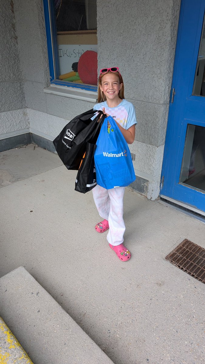 pacefirstaid's tweet image. During summer clean up this young lady and her sister donated 5 bags of art/craft supplies to a local daycare that they have outgrown but know other kids would love to have.  

#pacefirstaid #community #crafts #art #paintings