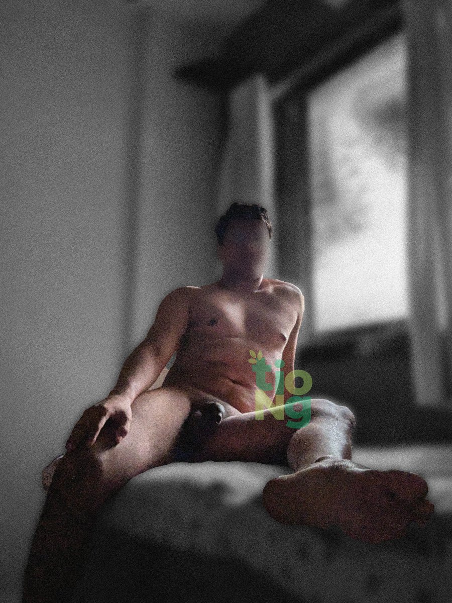 Some Me Time ⌚️
#TIONG #TheIndianOnlyNudistGroup #mumbaiNudist #indianNudist #desiNudist