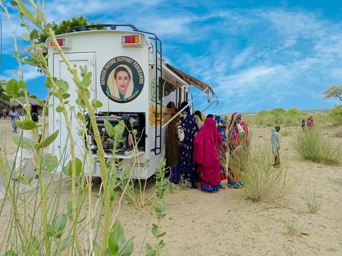 bisp_pakistan's tweet photo. بینظیر انکم سپورٹ پروگرام کی جانب سے صوبہ سندھ کے ضلع تھرپارکر کی تحصیل چھاچھرو میں موبائل رجسٹریشن وین کے ذریعے مستحق خواتین کی رجسٹریشن کا عمل جاری ہے۔ بی آئی ایس پی موبائل رجسٹریشن وین میں سروے اور نادرا کا عملہ یوسی ترحمیر کے پسماندہ گاؤں گوگاسر  کی  خواتین کا سروے کر رہا ہے۔یہ اقدام بلوچستان، سندھ اور خیبر پختونخوا کے دور دراز علاقوں میں  پسماندہ طبقات کی شمولیت کو یقینی بنانے کے لیے اٹھایا گیا ہے۔ اس سلسلے میں بی آئی ایس پی نے 25 موبائل رجسٹریشن وینز متعارف کرائی ہیں جن کی مدد سے اب تک 10 لاکھ سے زائد افراد رجسٹر ہو چکے ہیں۔ یہ خدمت نہ صرف عوامی سہولت کے لیے ایک سنگ میل ہے بلکہ خواتین کو بااختیار بنانے اور تخفیف غربت  کی جانب ایک عملی قدم بھی ہے۔ 

#BISP #BenazirIncomeSupportProgramme #TacklingPoverty #WomenEmpowerment #MobileRegistrationVan #Tharparkar #SocialProtection #DigitalInclusion #Pakistan