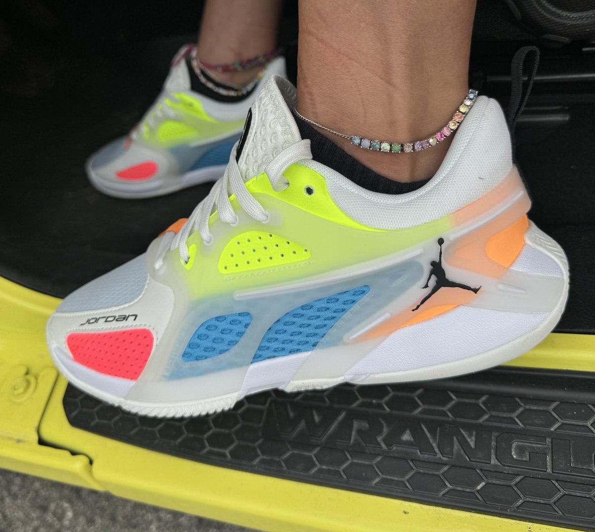 Like my new shoes ? I love them 😍