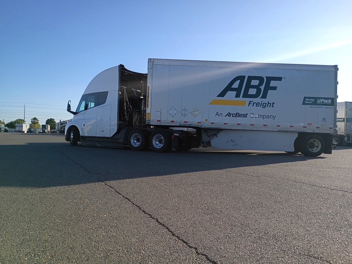ArcBestCorp's tweet image. ArcBest LTL carrier ABF Freight @ABFtoday recently completed a successful pilot of the @Tesla Semi, a Class 8 electric vehicle for over-the-road operations. It’s part of our commitment to exploring next-gen freight solutions.
Read more: bit.ly/40DGM8n