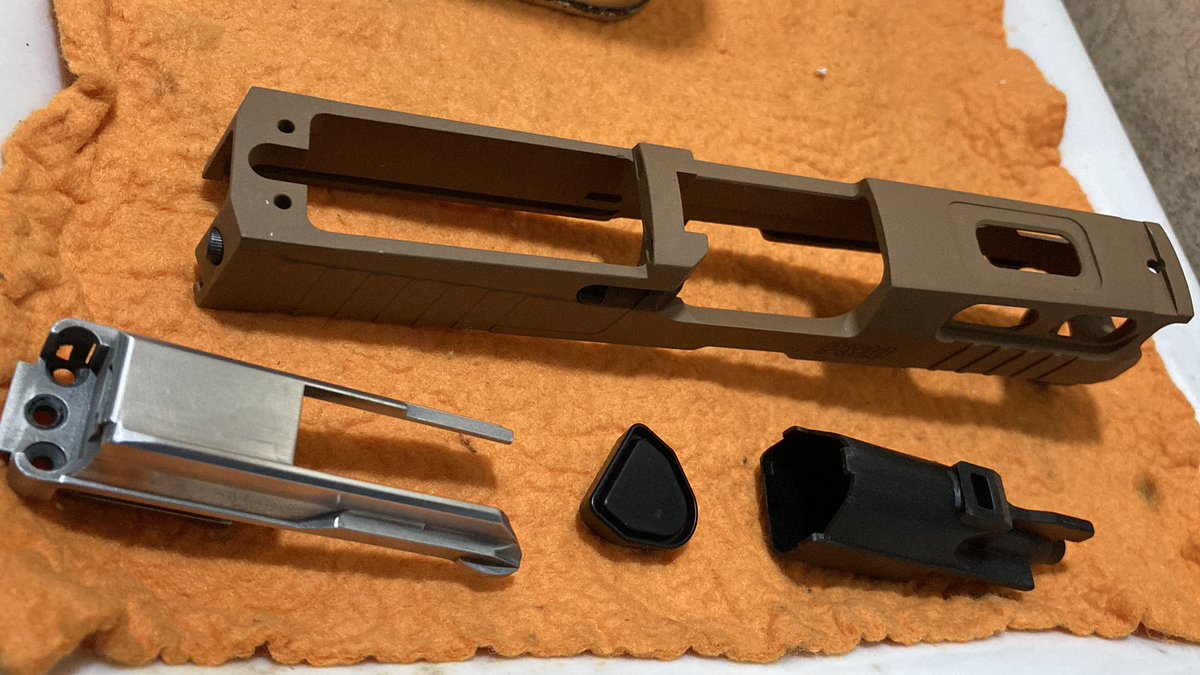 Freedom69470929's tweet photo. ブリーチ、ノズルを
少しづつ擦り合わせしてます
ブリーチが初期の弱いやつなので…
ゆっくりじっくりと楽しもう
#P320
#VFC
#M18 https://t.co/v3YVoUBERU