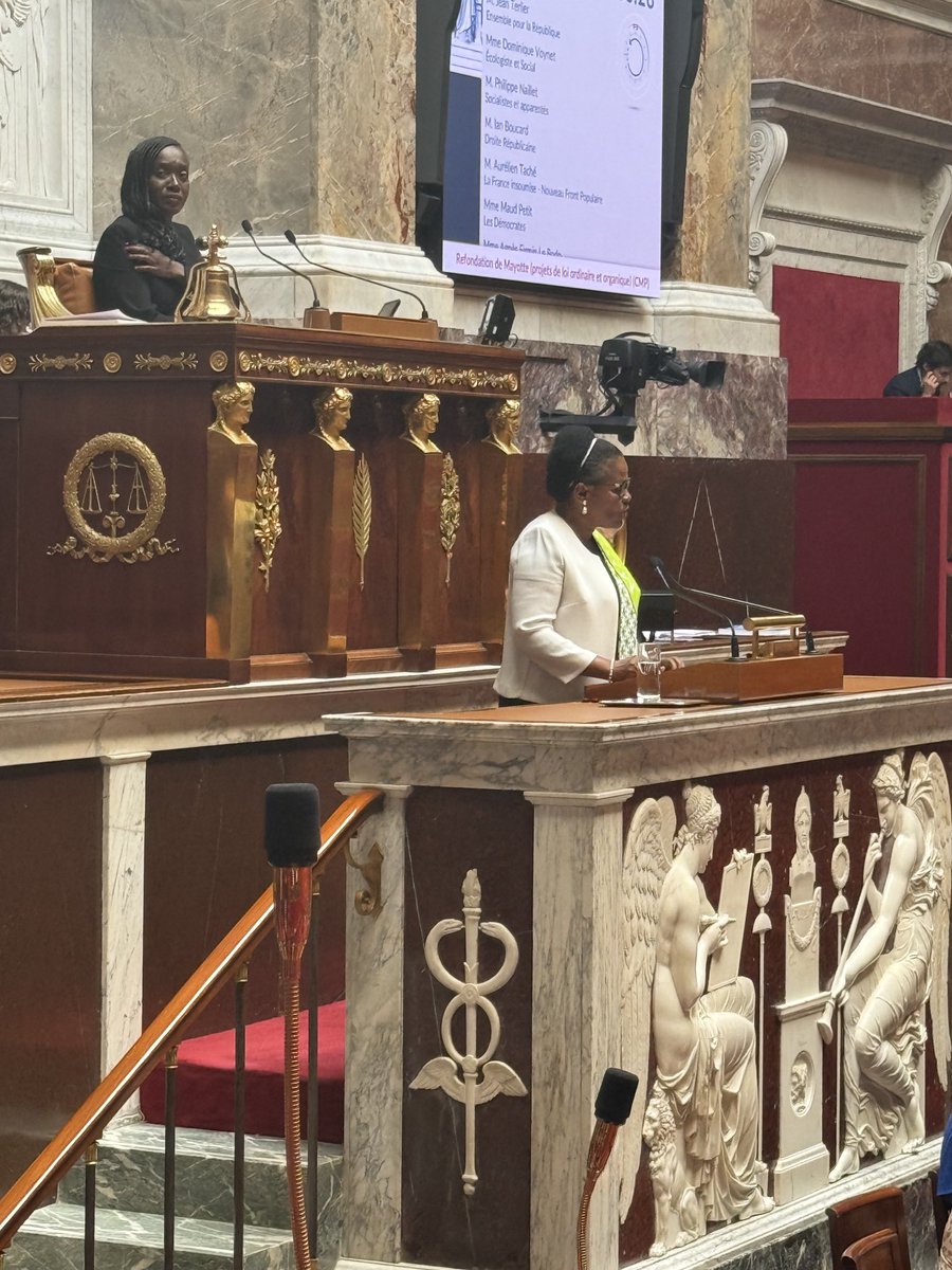 Notre collègue <a href="/AnchyaBamana/">Anchya Bamana</a> porte la voix de nos compatriotes mahorais : « comment justifier que l'on dépense autant d'argent ici pour se baigner dans la Seine alors que Mayotte n'a pas d'eau? »