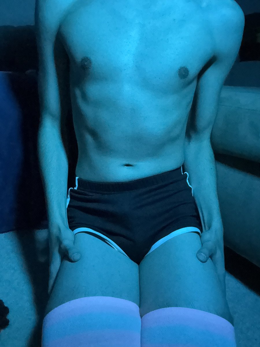 KoleTheFemboy's tweet photo. Its too hot here…needed to take my clothes off ;3

#femboy #twink #femboysummer
#queer https://t.co/bS2jj7Cxjk