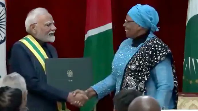 RashtraVaani25's tweet image. 🏅 NAMIBIA HONOURS MODI

PM conferred with 27th foreign state award 🌍

🇮🇳 India’s voice echoes globally.

#GlobalModi #DiplomaticVictory #Rashtravaani