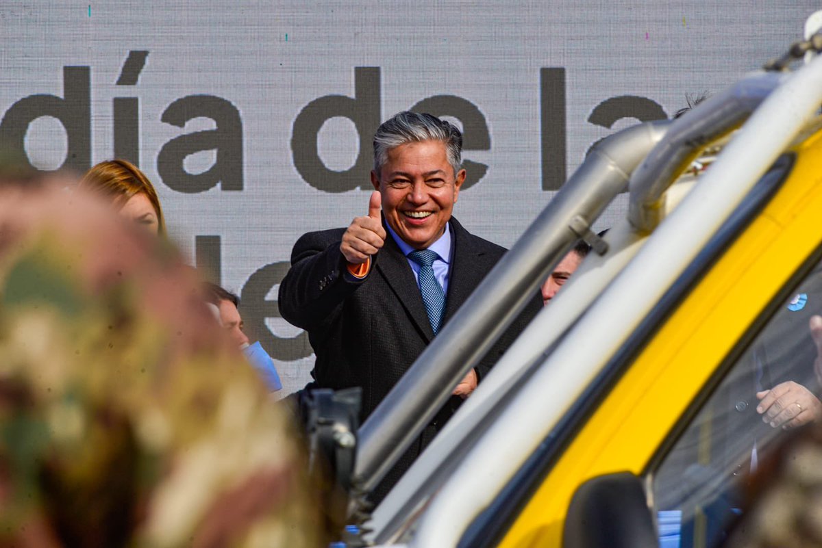 Rolo_Figueroa's tweet photo. EL DÍA DE LA INDEPENDENCIA Y EL COMPROMISO NEUQUINO

Toda fecha patria invita a reflexionar sobre lo que, en forma individual, en equipo o como comunidad, hacemos por nuestra Argentina. En el caso de Neuquén el compromiso es tan grande como el esfuerzo. Un esfuerzo que no sólo se refleja en los aportes a la soberanía energética, sino también en las inversiones y proyecciones de crecimiento, que son posibles gracias al modelo neuquino de desarrollo integral al que estamos abocados.
Si a Neuquén le va bien, a la Argentina toda le va bien, porque con la fuerza de su identidad, la defensa del federalismo y el valor de su autonomía para decidir su futuro, la provincia pone todo su esfuerzo al servicio de la Patria que nos abraza a todos, muy especialmente en este 9 de Julio.