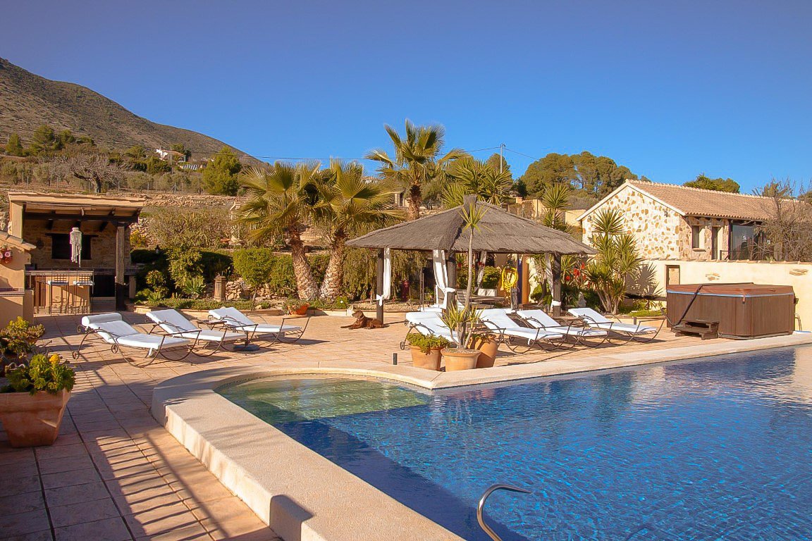 JaveaEstates's tweet photo. Beautiful authentic finca for sale in Benissa

€ 1.370.000,00 | 8 Bedrooms, 8 Bathrooms, House 697 sqmt, Plot 25.000sqmt

https://t.co/nTNbP2pOSm

#javeaestates #RealEstate #Benissa #fincaforsale 

https://t.co/FLPd0TbyoI
https://t.co/1GqvrOrKXo
https://t.co/m4zqg7j3mI https://t.co/ep7R0Qz0Ls