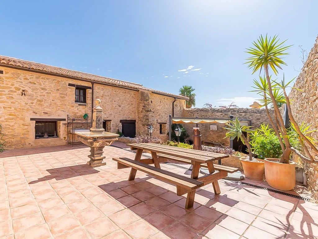JaveaEstates's tweet photo. Beautiful authentic finca for sale in Benissa

€ 1.370.000,00 | 8 Bedrooms, 8 Bathrooms, House 697 sqmt, Plot 25.000sqmt

https://t.co/nTNbP2pOSm

#javeaestates #RealEstate #Benissa #fincaforsale 

https://t.co/FLPd0TbyoI
https://t.co/1GqvrOrKXo
https://t.co/m4zqg7j3mI https://t.co/ep7R0Qz0Ls