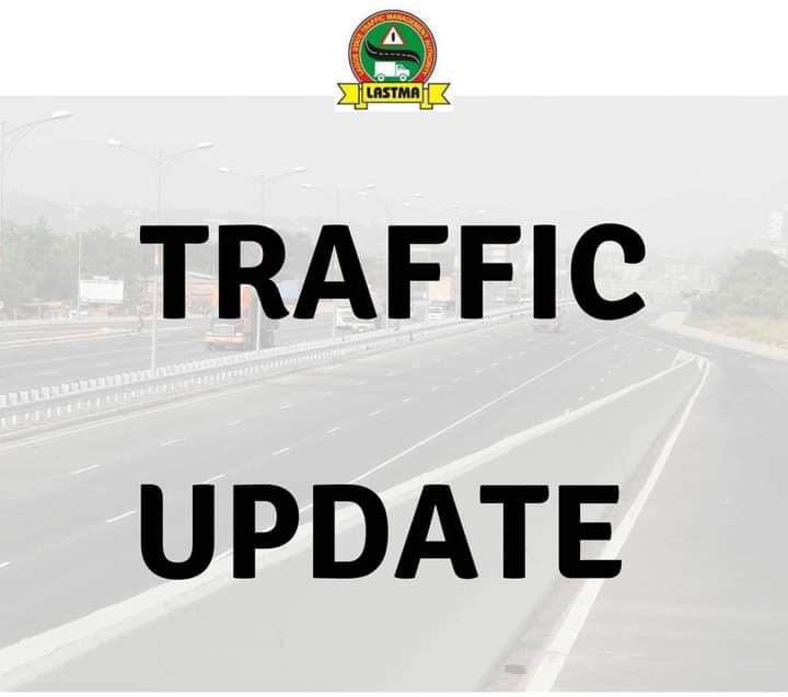 followlastma's tweet photo. [2:32PM] #IkoroduRoad #Idera #BreakdownReport 

A six-tyre loaded Isuzu truck has broken down at Idera, Inward Ikorodu. Resultant traffic backlog has extended to Owode Elede. However, evacuation efforts are underway, while our officers are controlling traffic around the impedement to mitigate further traffic disruptions. 

#FollowLASTMA