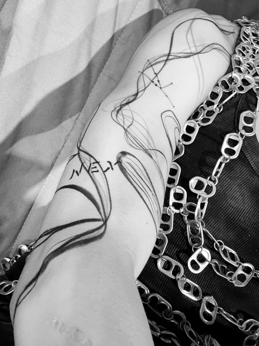 🖤🔥

#NEXnattakit
#BUS_BOSSINTHEBUILDING_MV
#BUSbecauseofyouishine