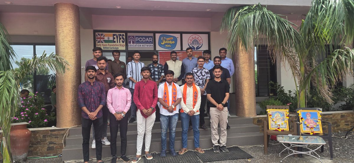 ABVPGujarat's tweet image. #NationalStudentsDay અને અખિલ ભારતીય વિદ્યાર્થી પરિષદના 77 માં સ્થાપના દિવસ નિમિતે #ABVPRajkot જિલ્લા દ્વારા નગર કારોબારીની ઘોષણા અને સ્વામી વિવેકાનંદજી ના જીવન ચારિત્ર્ય વિષય પર વક્તવ્ય કરવામાં આવ્યું. જેમાં પ્રદેશ ઉપાઘ્યક્ષ ડૉ. રાજેશભાઈ ડોડીયા ઉપસ્થિત રહ્યા.

#ABVP77…