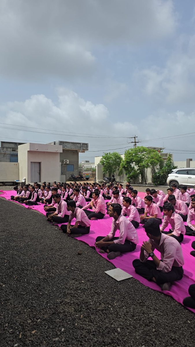 ABVPGujarat's tweet image. #NationalStudentsDay અને અખિલ ભારતીય વિદ્યાર્થી પરિષદના 77 માં સ્થાપના દિવસ નિમિતે #ABVPRajkot જિલ્લા દ્વારા નગર કારોબારીની ઘોષણા અને સ્વામી વિવેકાનંદજી ના જીવન ચારિત્ર્ય વિષય પર વક્તવ્ય કરવામાં આવ્યું. જેમાં પ્રદેશ ઉપાઘ્યક્ષ ડૉ. રાજેશભાઈ ડોડીયા ઉપસ્થિત રહ્યા.

#ABVP77…