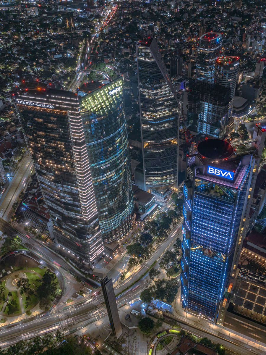 c13studio's tweet image. Left or right?

I ❤️ CDMX