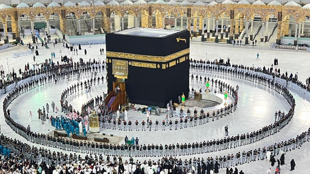 Equipments used for Ghusl Ka’bah!

• 40 liters of Zamzam water divided into two gallons of silver
• Mix Zamzam water with 540 ml of Taif rose water
• 24 ml of high quality Taif rose oil
•24 ml of the sanctuary Oud oil
•3 ml of musk to perfume the walls and floor of the Kaaba