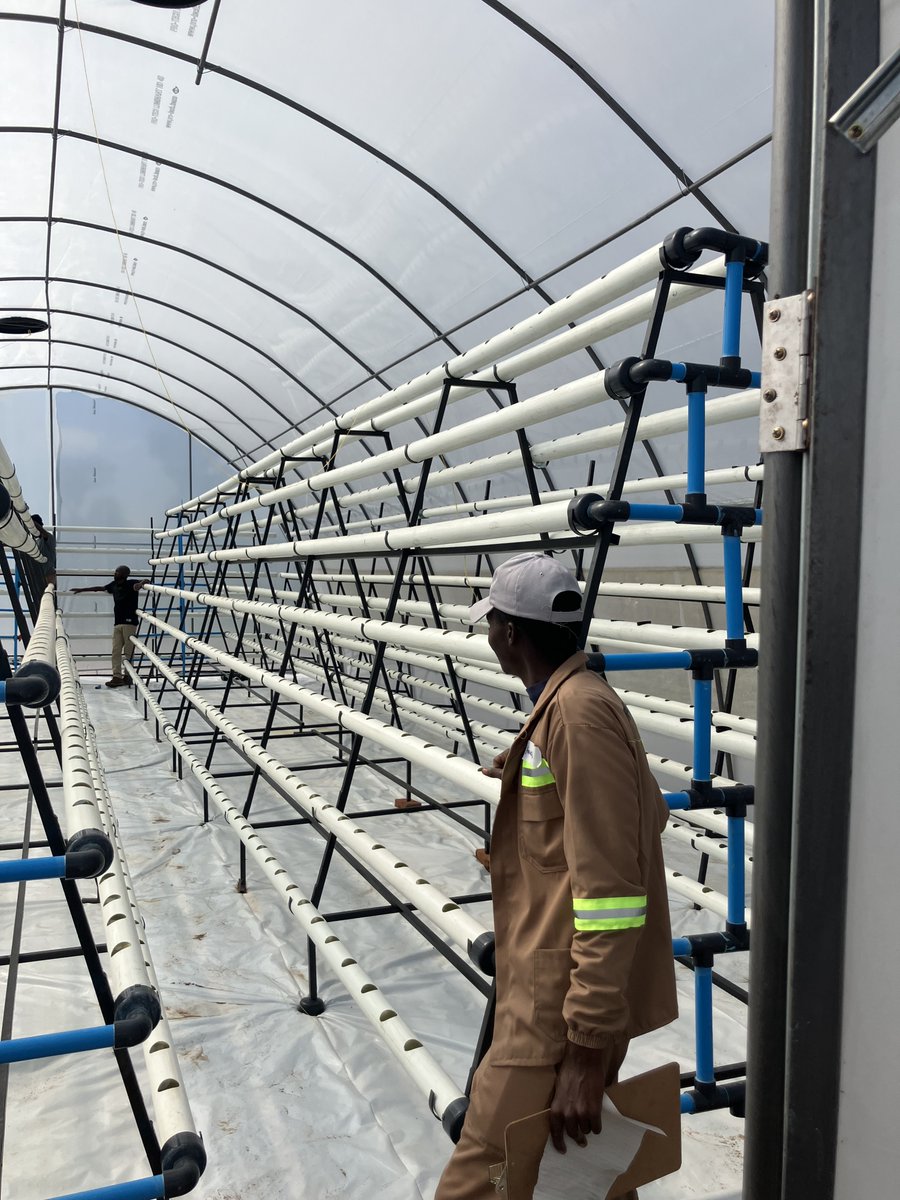 SwissEmbZim's tweet image. 🌱 From Soil to Soilless!
Swiss-supported Wenashe Farms is pioneering solar-powered hydroponics in Ruwa, saving 90% water, empowering women, and boosting climate-smart farming!
👏 Proud to back this game-changing innovation!
@EEP_Africa 
#SwissInZimbabwe  #Hydroponics #
