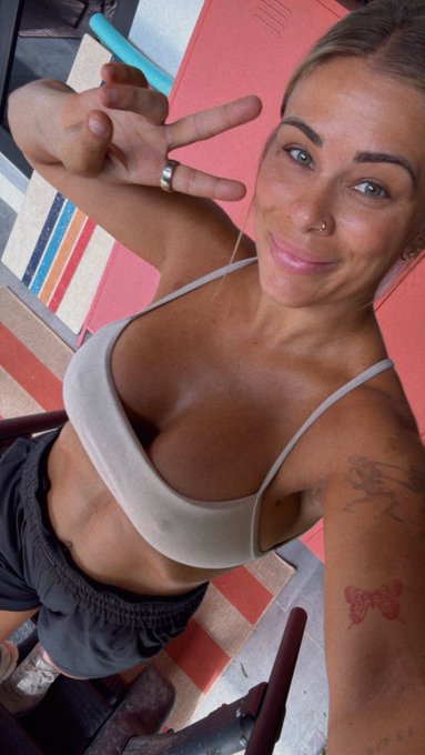 Watch Paige VanZant's leaked NSFW photo on TwXstars