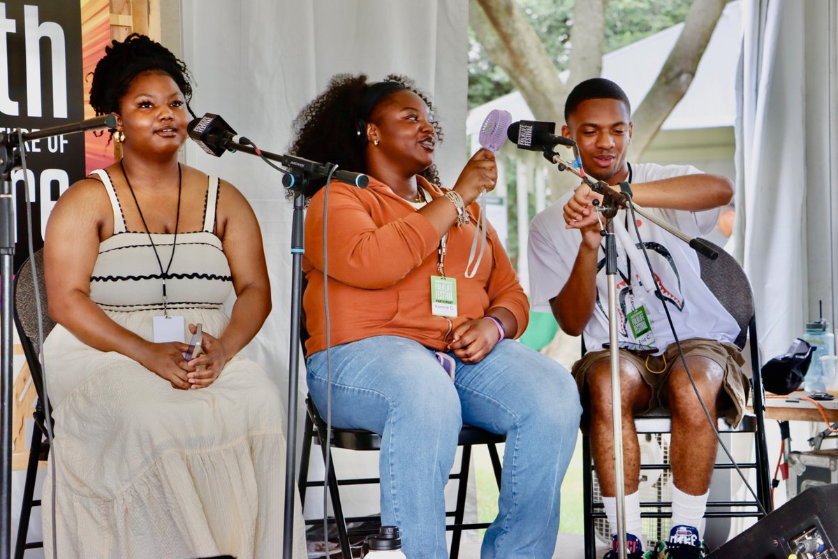 WILL_POWERLTL's tweet image. The Students of Deanwood Radio Broadcast
discuss mentorship in media with @DCAllisontv & @DonnieSimpson day7 of the @SmithsonianFolk 25’ @DCDPR #DprPrograms