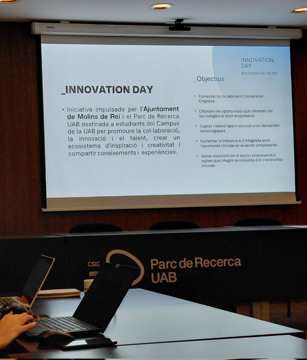 Matí ben singular al <a href="/MRenaixement/">Museu del Renaixement</a>. A les 9 cita a la sala de manuscrits de la <a href="/craiublletres/">CRAI UB Lletres</a> pel préstec temporal d'un llibre del 1556. A les 12, reunió de treball al Parc de Recerca <a href="/PRUAB/">Parc de Recerca UAB</a>, per un repte IA de l'Innovation Day que proposem des del museu gràcies a <a href="/AjMolinsdeRei/">Ajuntament de Molins de Rei</a>