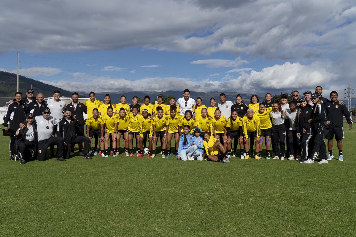 𝙐𝙣𝙖 𝙫𝙞𝙨𝙞𝙩𝙖 𝙢𝙪𝙮 𝙚𝙨𝙥𝙚𝙘𝙞𝙖𝙡 🫂🙌

Rafa Romo de nuestra <a href="/SeleVinotinto/">La Vinotinto</a> nos acompañó y compartió unas palabras previo a una de nuestras sesiones de trabajo en Quito ❤️🇻🇪

#SiempreVinotinto 🍷