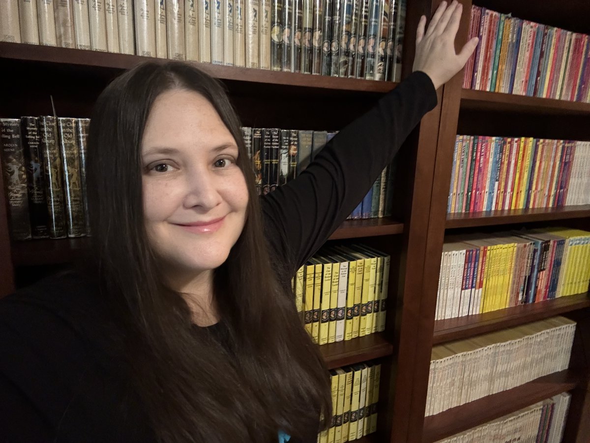 DBookfest's tweet photo. The world’s largest Nancy Drew Collection is at the Toledo Library courtesy of super collector Jennifer Fisher!   @ToledoLibrary 

https://t.co/hpbTX1A3IV https://t.co/7QYlbtC8eF