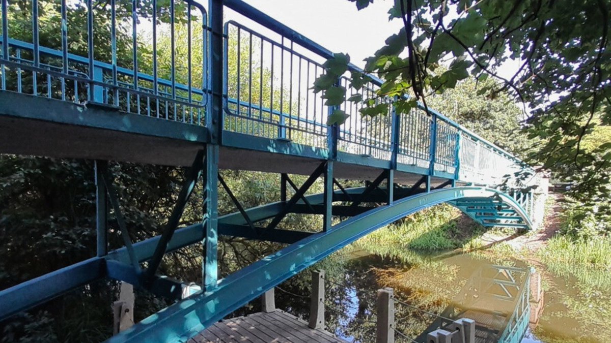 The Canongate footbridge on the Royal Military Canal in Hythe recently underwent some lovely refurbishment work!

Replacement and welding repair of corroded steel beams beneath the bridge and a full repaint were completed as part of our regular maintenance.