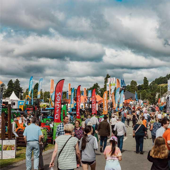 With the Royal Welsh Show just around the corner, we are proud to support Brodyr Evans and AgriPro Services at the event.  🤩

Pop down to chat with our team!
📅 21st - 24th July 
📍Brodyr Evans Stand F544
📍AgriPro Stand F555

#bestrongbekuhn