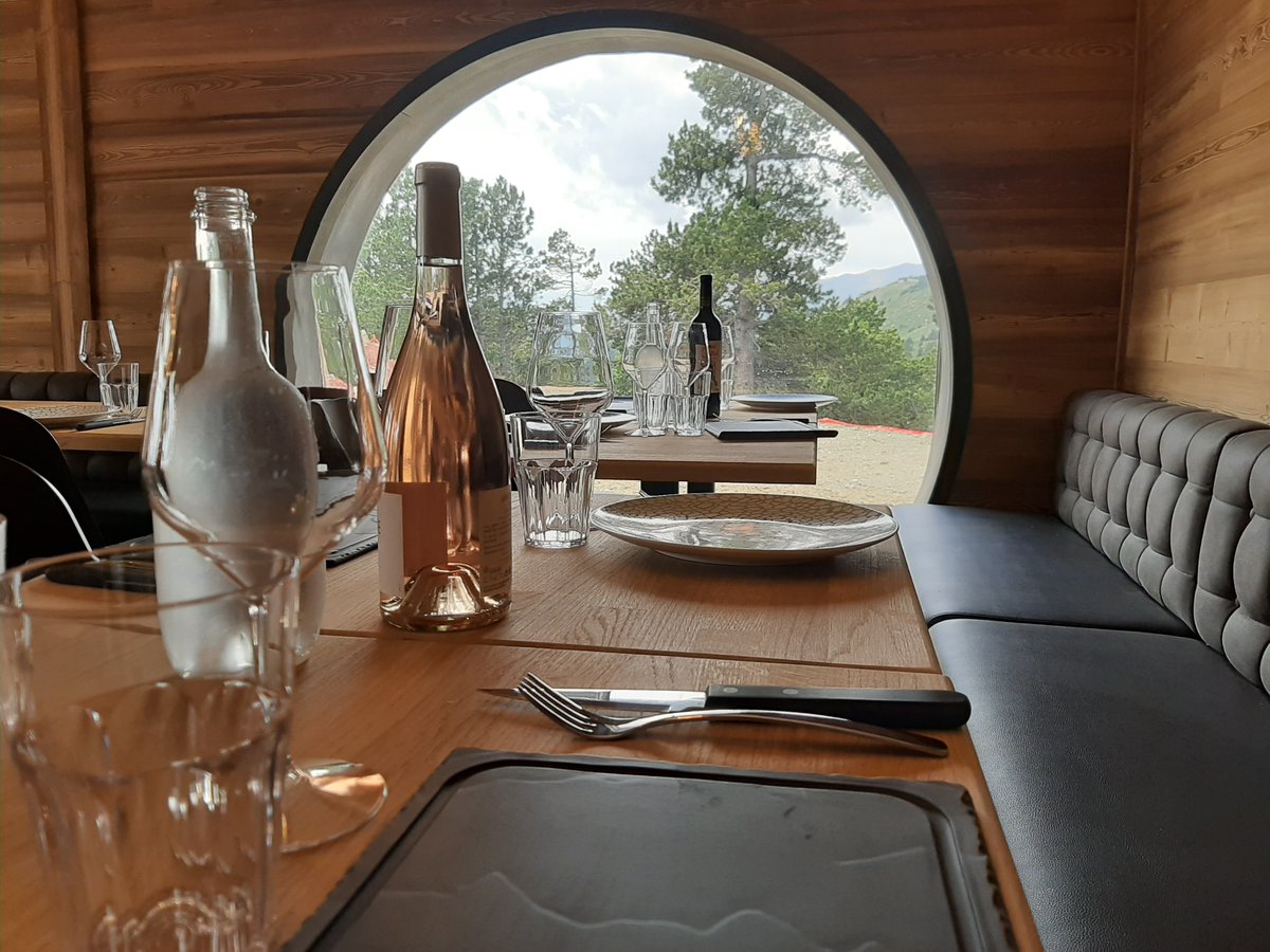 1 jour/1 rando
Aujourd’hui : escapade gourmande 🍴⛰️
Envie de manger avec vue? Direction La Gallina, resto d’altitude à +2000m 😋

🥗 Grillades catalanes &amp; panoramas
🚠 Télésiège ou rando au choix
📍 Jusqu’au 31 août à Font-Romeu

#1jour1rando #FontRomeu #RandoResto #Pyrénées2000