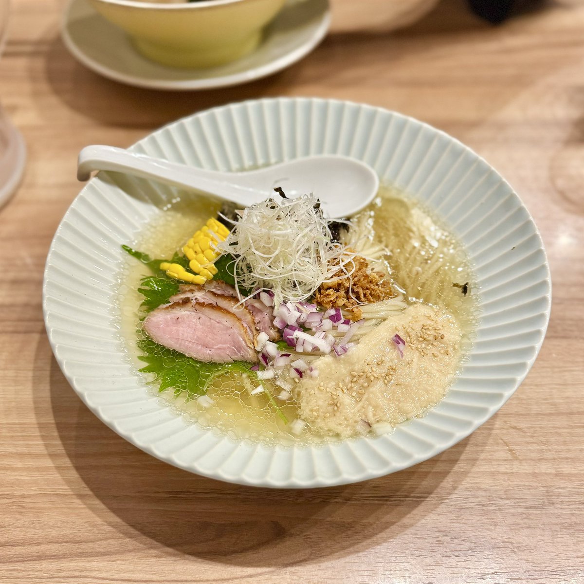 ebisoba_hiiro's tweet image. 昨日は麺処ほん田 秋葉原本店さんにてニボコン塩を頂いてきました🐟
初日に行ける奇跡...!
うちとの違いにわくわくしながら、追い飯まで余すことなく楽しませてもらいました☺️
最高に満たされた❤️🔥