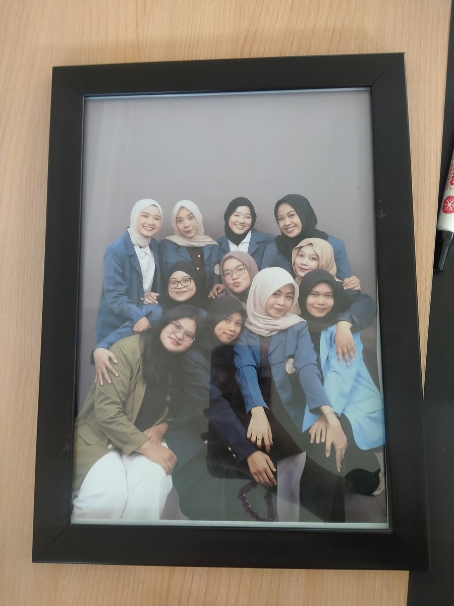 l0vessour's tweet photo. intern semester 4 done ✅
#intern #magang #semester4 https://t.co/nrwa0PQXtb