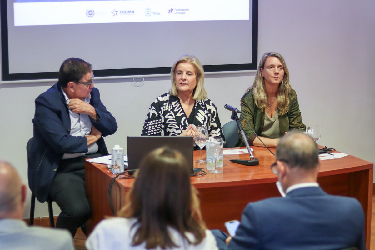 cepyme_'s tweet image. La presidenta @angela_demiguel ha participado en los Cursos de Verano de la @InfoUMA en Ronda, donde ha compartido con Fátima Báñez, presidenta de @Fundacion_Ceoe , una reflexión clara sobre la situación real de nuestras pymes.
Ha puesto de relieve que cada día desaparecen diez…