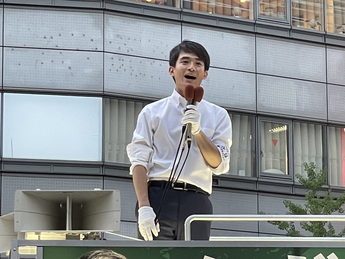 zukachike's tweet photo. 今日は日本の夜明けを見た気がした。石丸さんが1番☝️と思っていましたが、こんなにシゴデキの2人がいたなんて！
本当に3人の演説を生で聞いて、政党同士で戦っている場合ではない。
もうさっさと3人に任せましょ‼️
#再生の道
#石丸伸二
#髙島峻輔　完全無所属
＃東修平   芦屋市長 https://t.co/ABfnIr67oX
