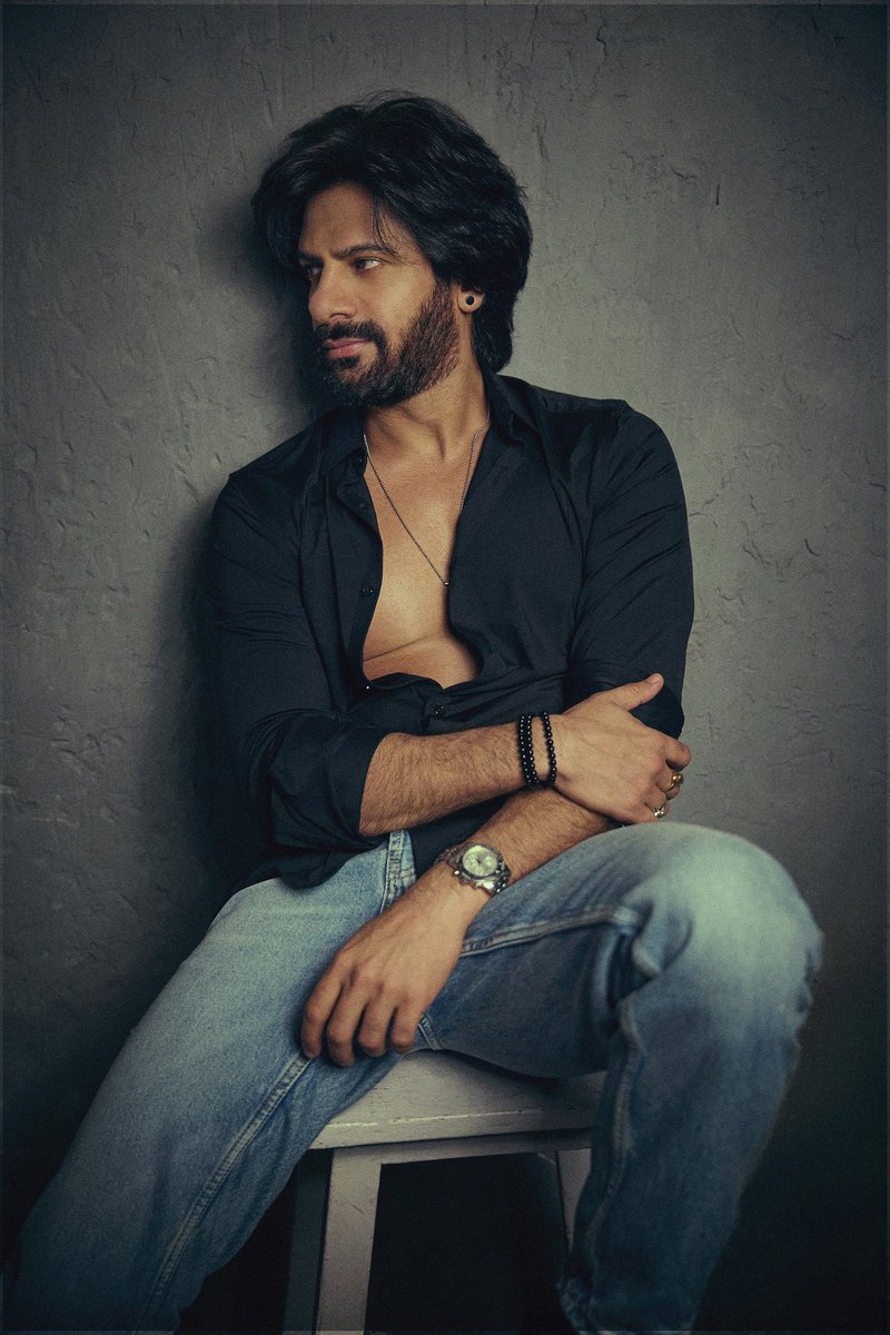 WebduniaHindi's tweet photo. कभी कीमत की बात मत करो, मूल्य की बात करो : करण वीर मेहरा
#KaranVeerMehra #TheKaranVeerMehraShow #BB18 #KKK14 #WINNER #TeamKVM #BiggBoss18 @KaranVeerMehra https://t.co/Oa5op8tDvC