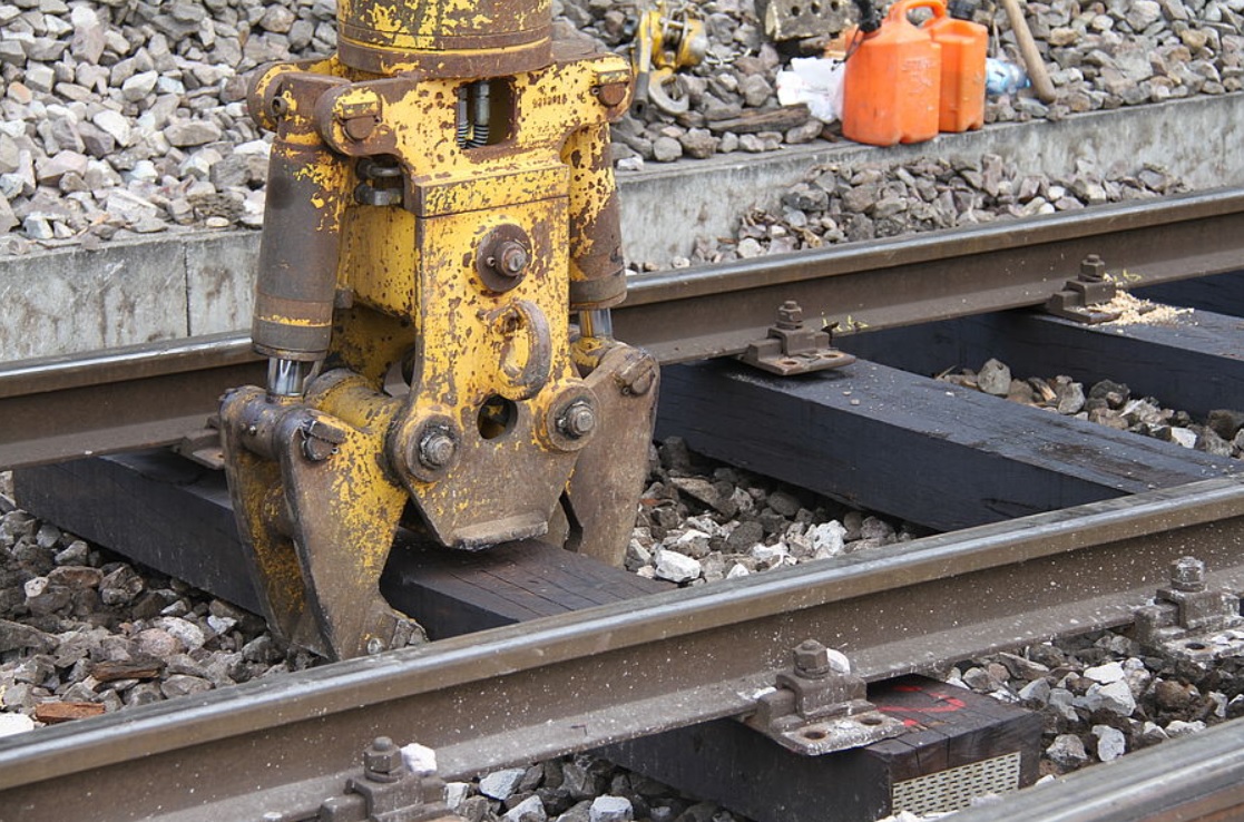 Die DB InfraGO sperrt in verschiedenen Zeiträumen im Juli und Anfang  August ein Gleis zwischen #Neckarsulm und #BadFriedrichshall. Deshalb entfallen die #AVG-Linien S41 und S42 zwischen Kaufland und Bad Friedrichshall. Ein SEV wird eingerichtet. 
👉tinyurl.com/2863fuwp