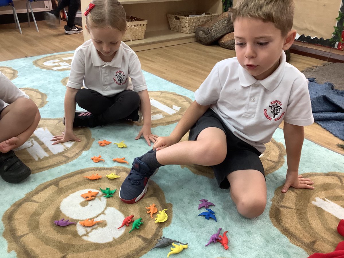 ClassRAspull's tweet image. We love our new rug! It has spots for us all and it’s big enough for us to spread out and play on…thanks so much to the PTA for buying it for us with the funds they have raised! #acpseyfs #acpsvision