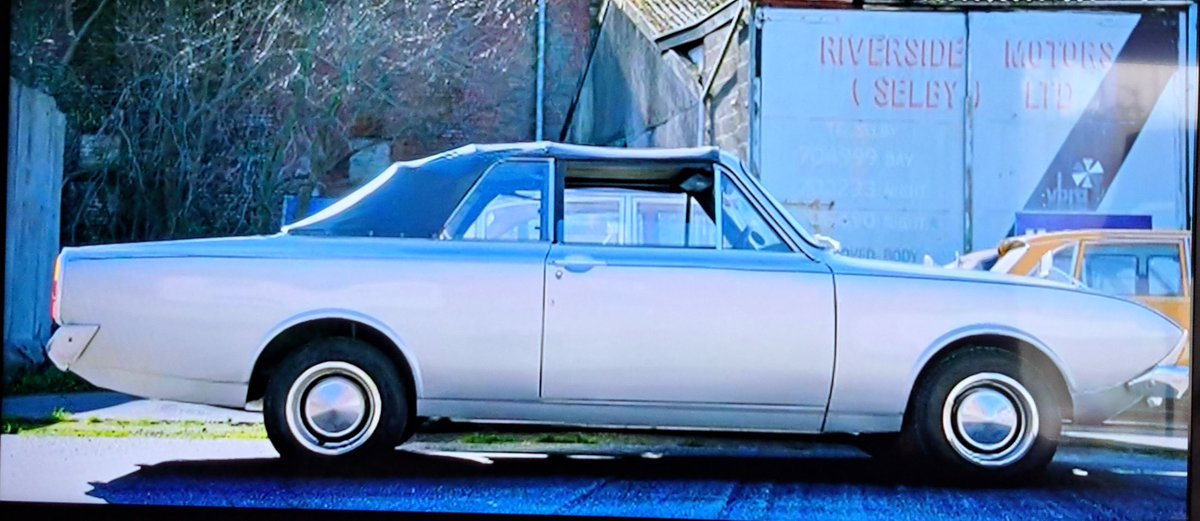 I flippin' LOVE Bangers &amp; Cash! Watching S4 Ep3 with the Crayford Corsair. 
In 1968 it was a toss up btwn a Ford Corsair or a Vauxhall Victor 101. I was rooting for the slinky Ford but my father, sadly, chose to buy the box in white. 
Lovely to see my pick again; beautiful car 😍