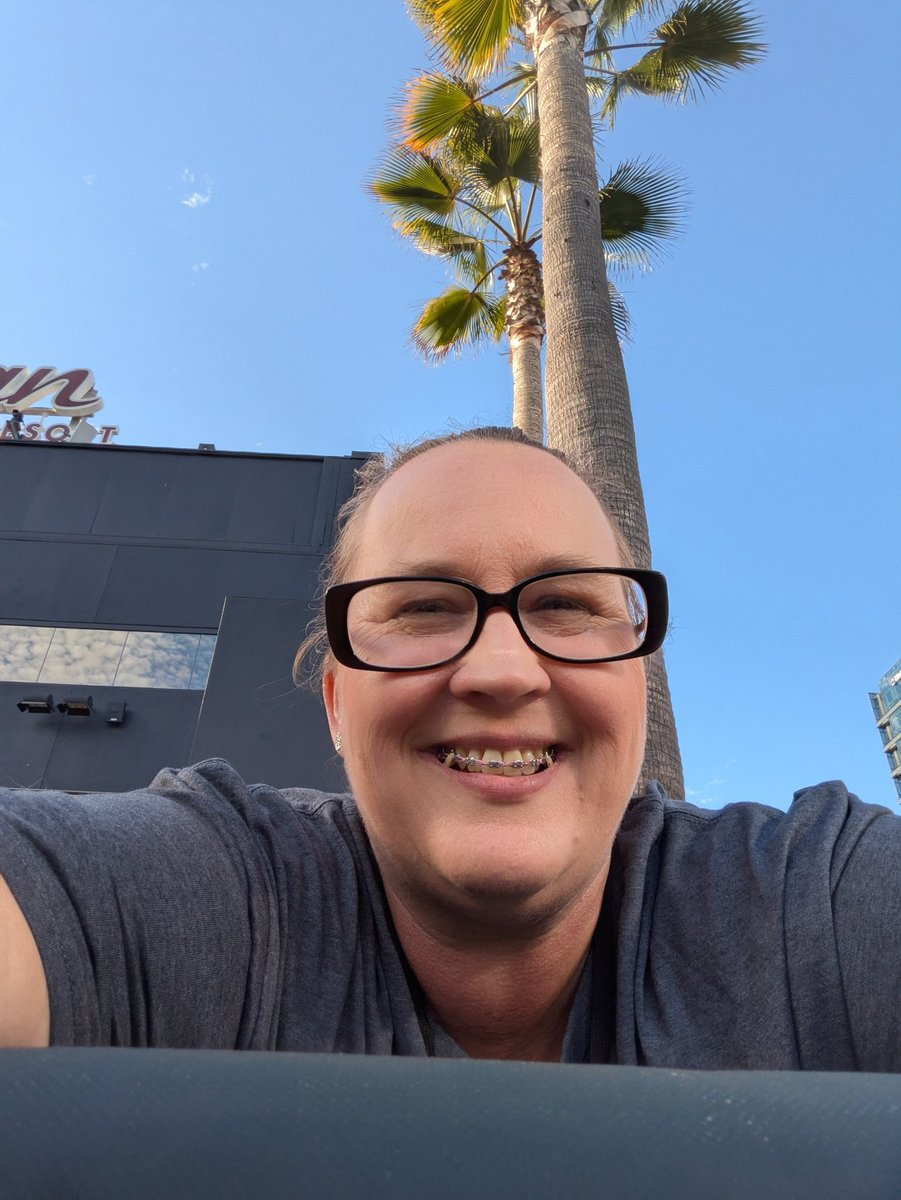 dfteach's tweet image. So I went to my first Padres game last night and was on TV twice. 🤣
#ImpactRetreat