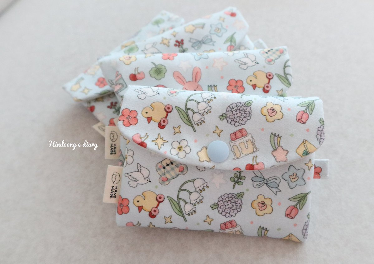 [판매중]
#핸드메이드 #카드지갑 #핸드메이드지갑

핸드메이드 카드지갑을 만들어 봤어요!
3가지 원단으로 제작했어요ⁿ-ⁿ
많이 구경와주세요🩷

윗치폼 링크 🔗
witchform.com/deposit_form.p…