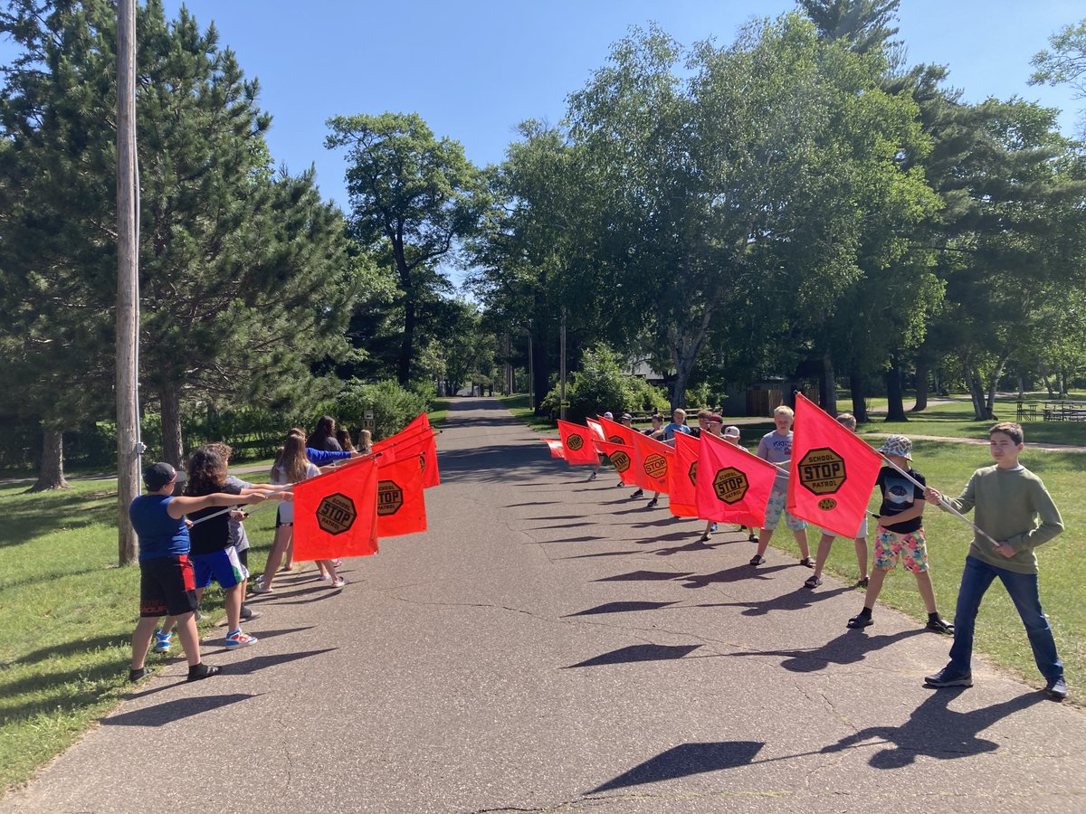 MnDPS_DPS's tweet image. At Legionville Safety Summer Camp in Brainerd, our troopers are teaching kids how to stay visible and safe as crossing guards, from proper flag angles to real-time practice.
It’s hands-on safety training for the next generation of street-smart Minnesotans.