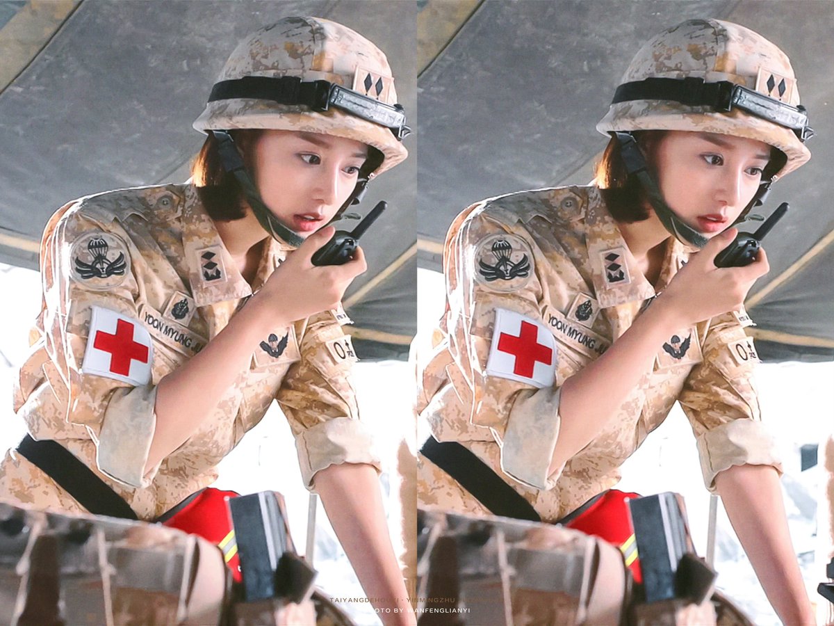 한때 태양의후예보고 윤명주언니 따라서 
여군을 꿈꿨던 여자아이들의 모임,   일단ㅈㄴ저요🧎‍♀️