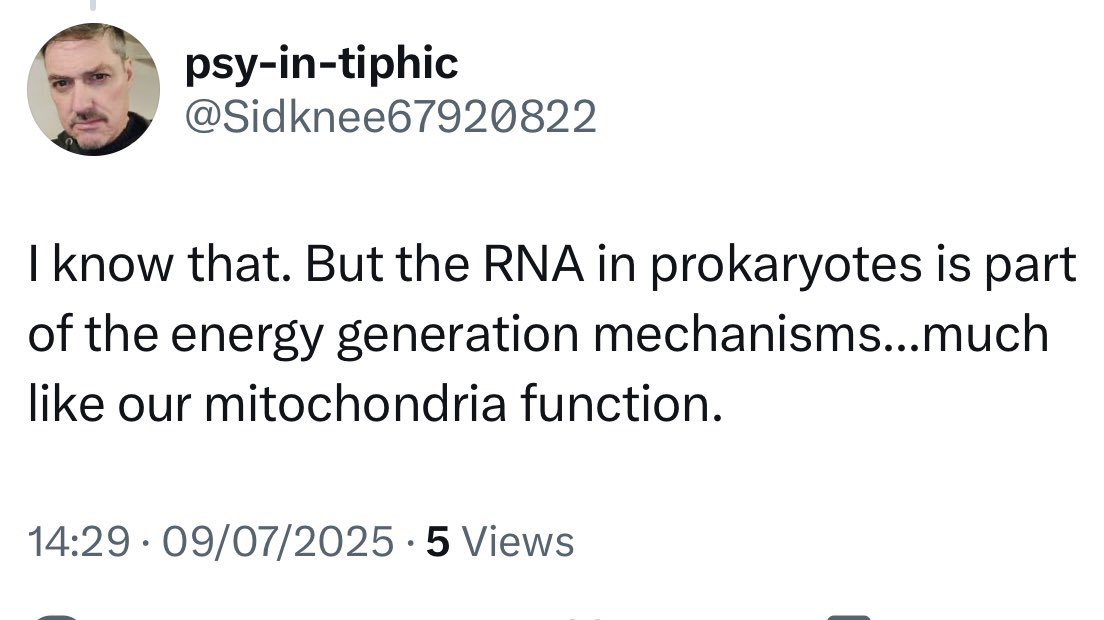 Hypothesis's tweet image. Everyone’s favorite “scientist” is back, this time we are talking how RNA is used in cellular respiration..
But he’s an expert in microbiology and immunology, don’t you know..